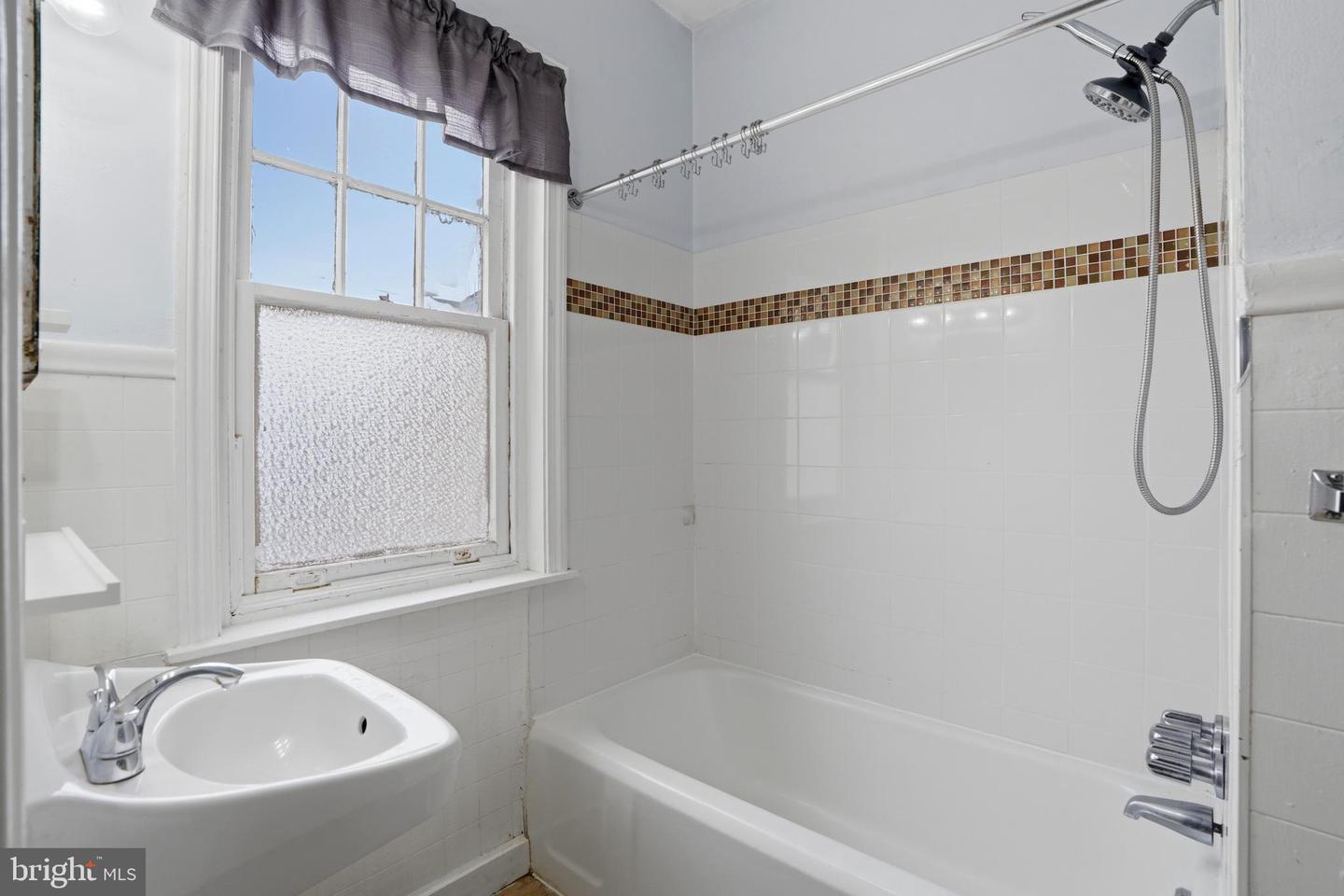 265 Beech St Property Photo 17