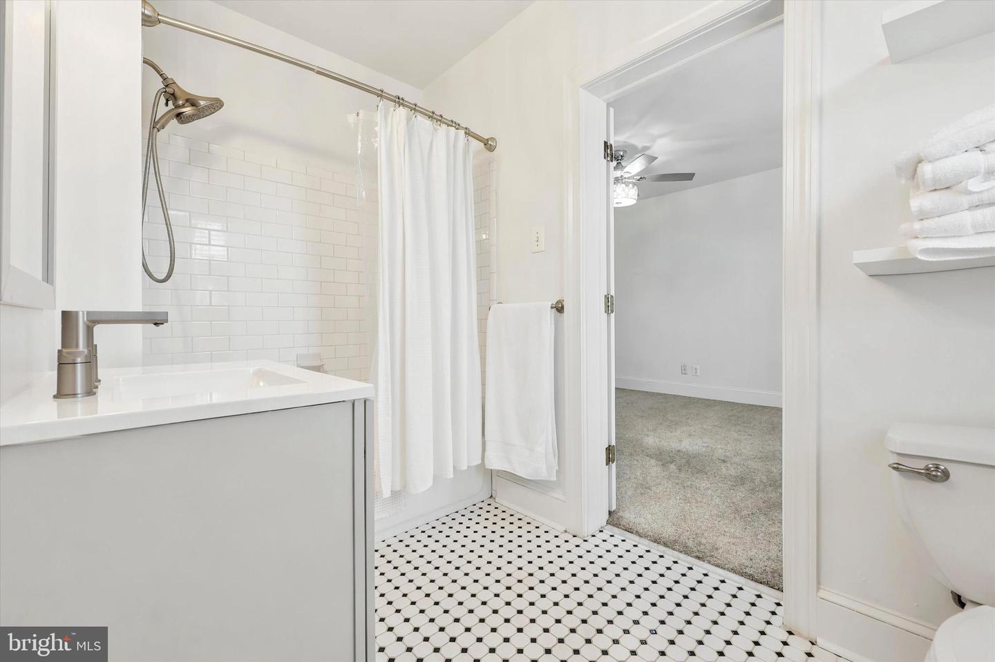 212 Idris #j-3 Property Photo 16