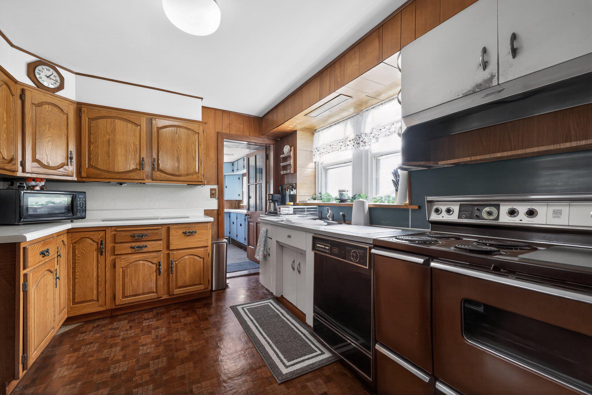 750 Loch Alsh Ave Property Photo 20
