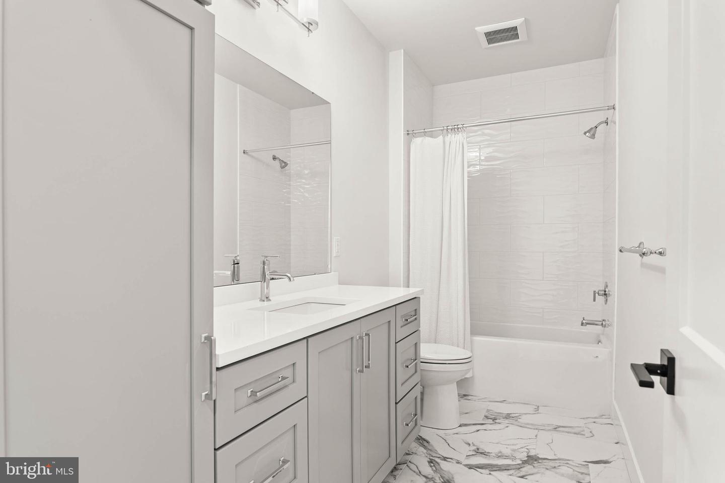 411 Isabelle Ct #201 Property Photo 21