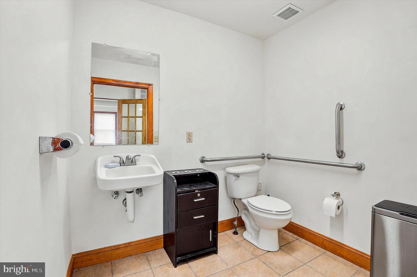 345 Dresher Rd Property Photo 16