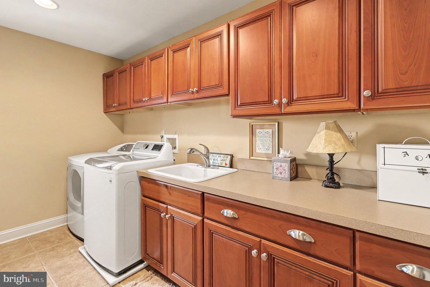876 Ashbourne Way Property Photo 40