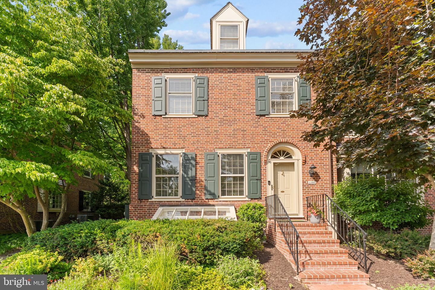 1100 QUINARD CT