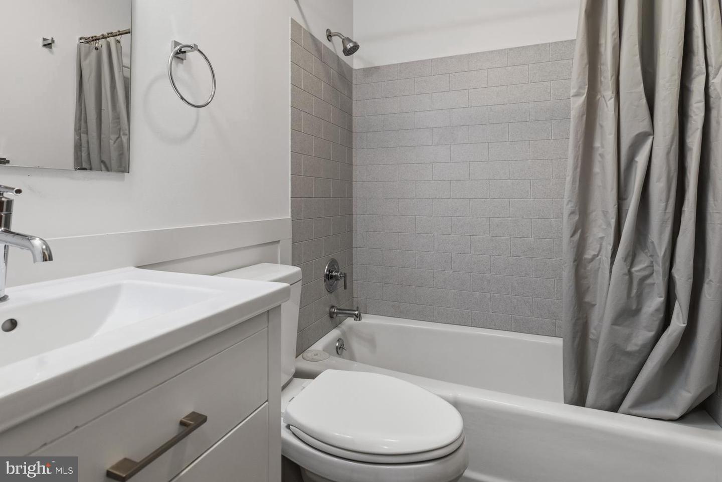 429 Edgemont Ave #3 Property Photo 11