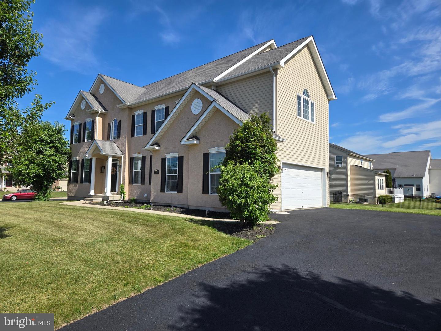 100 LILAC LN