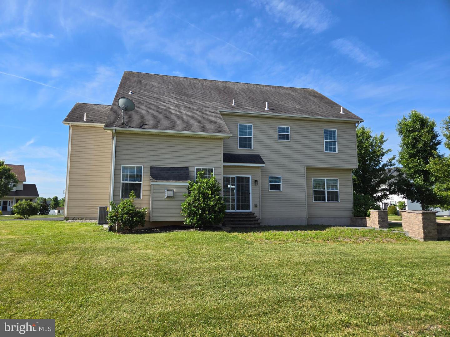 100 Lilac Ln Property Photo 8