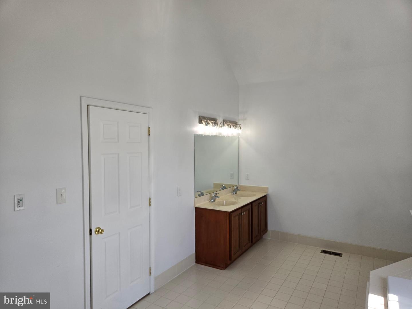 100 Lilac Ln Property Photo 38