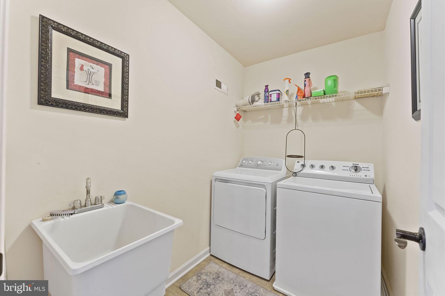 114 Lawrence Dr Property Photo 31