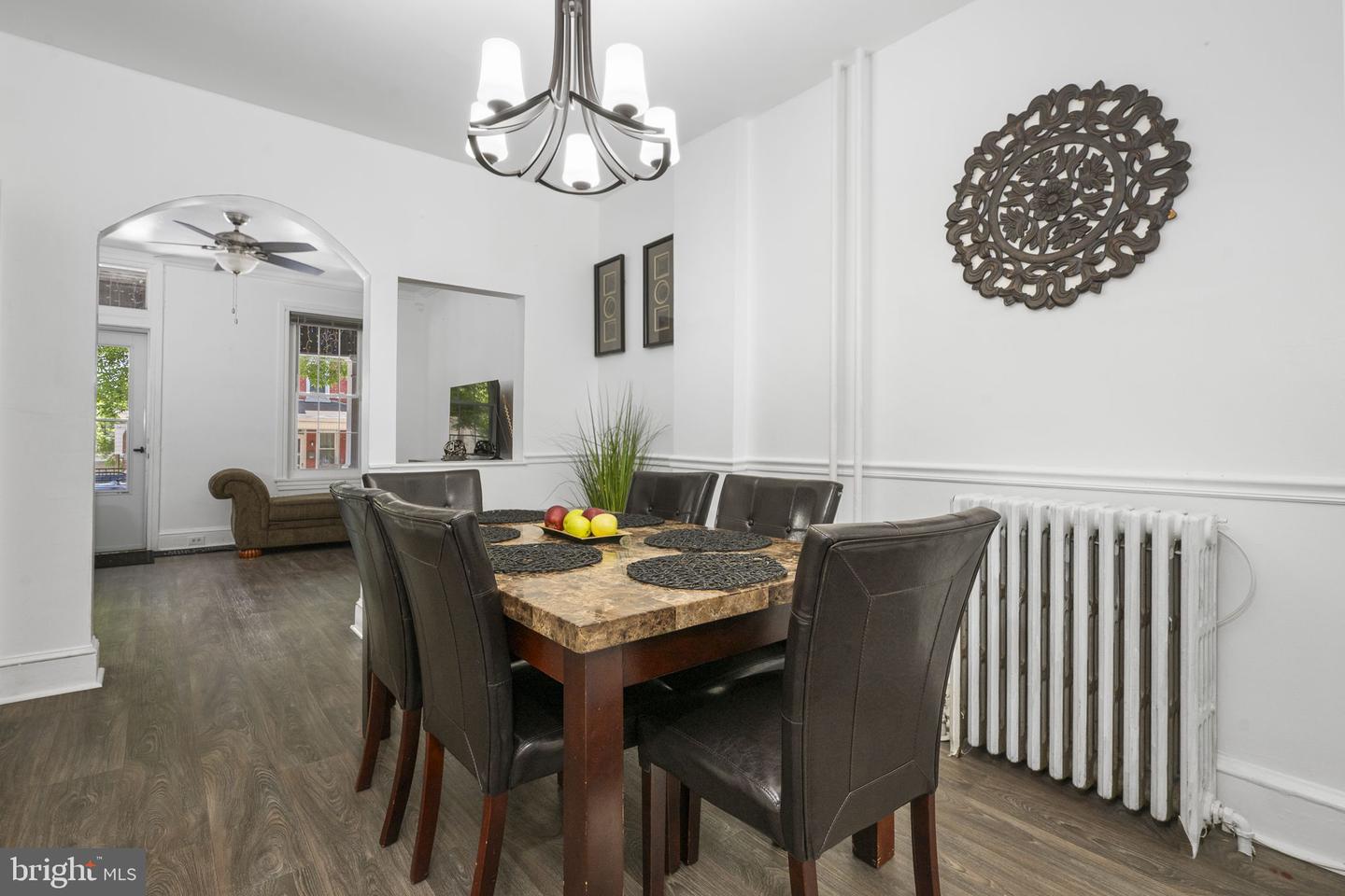 851 Queen St Property Photo 6