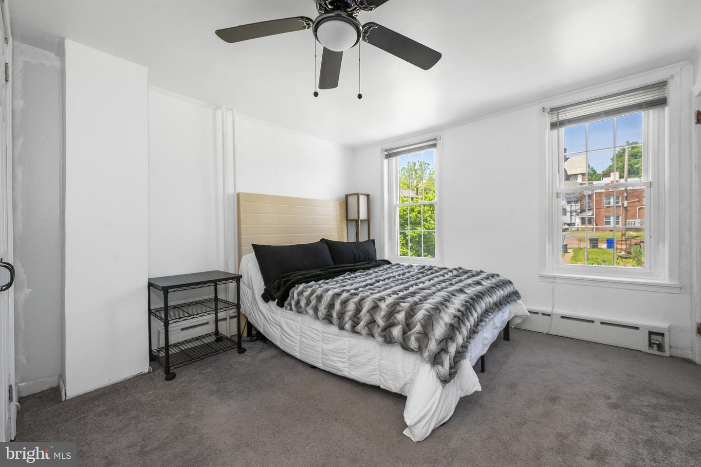 851 Queen St Property Photo 11