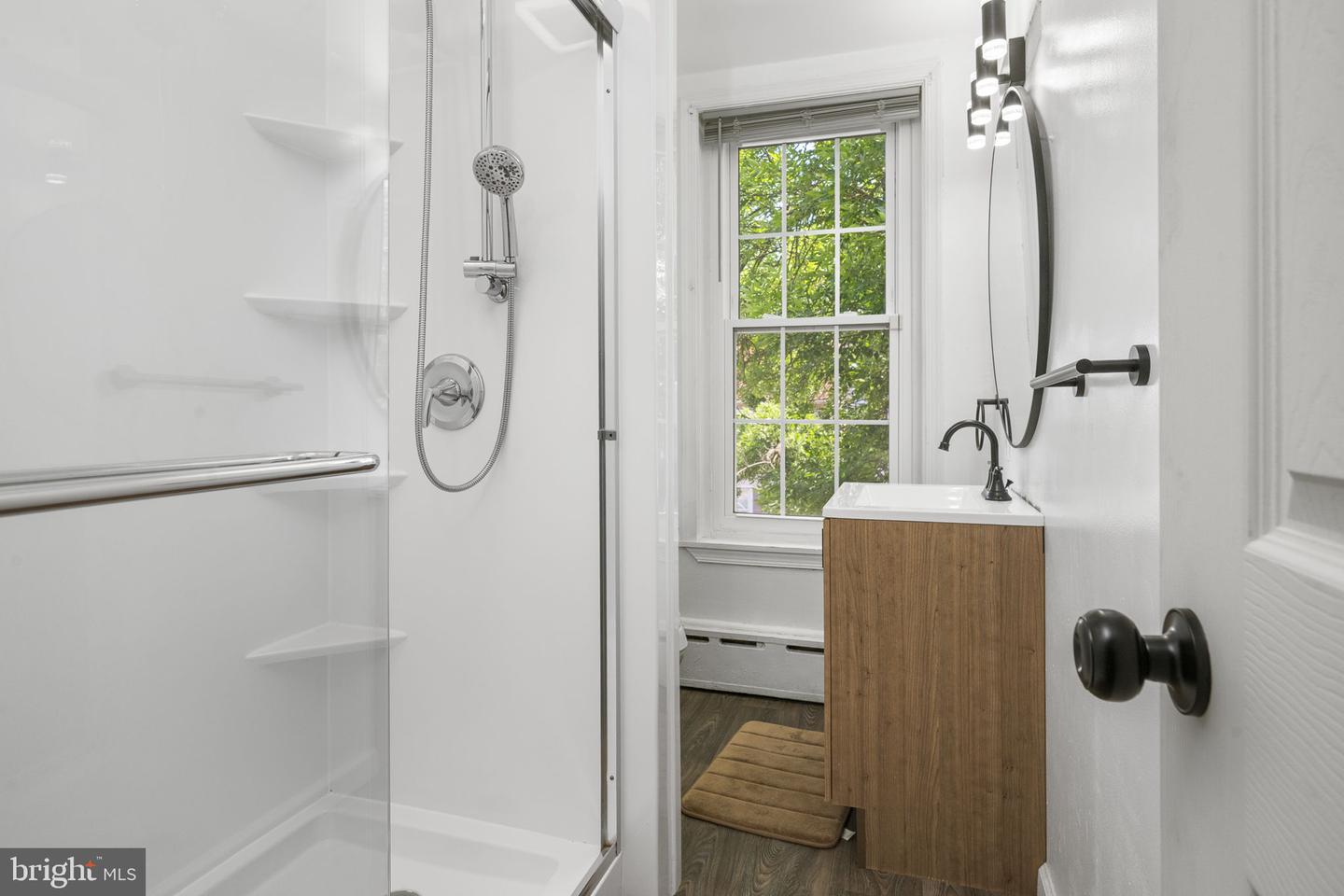 851 Queen St Property Photo 14