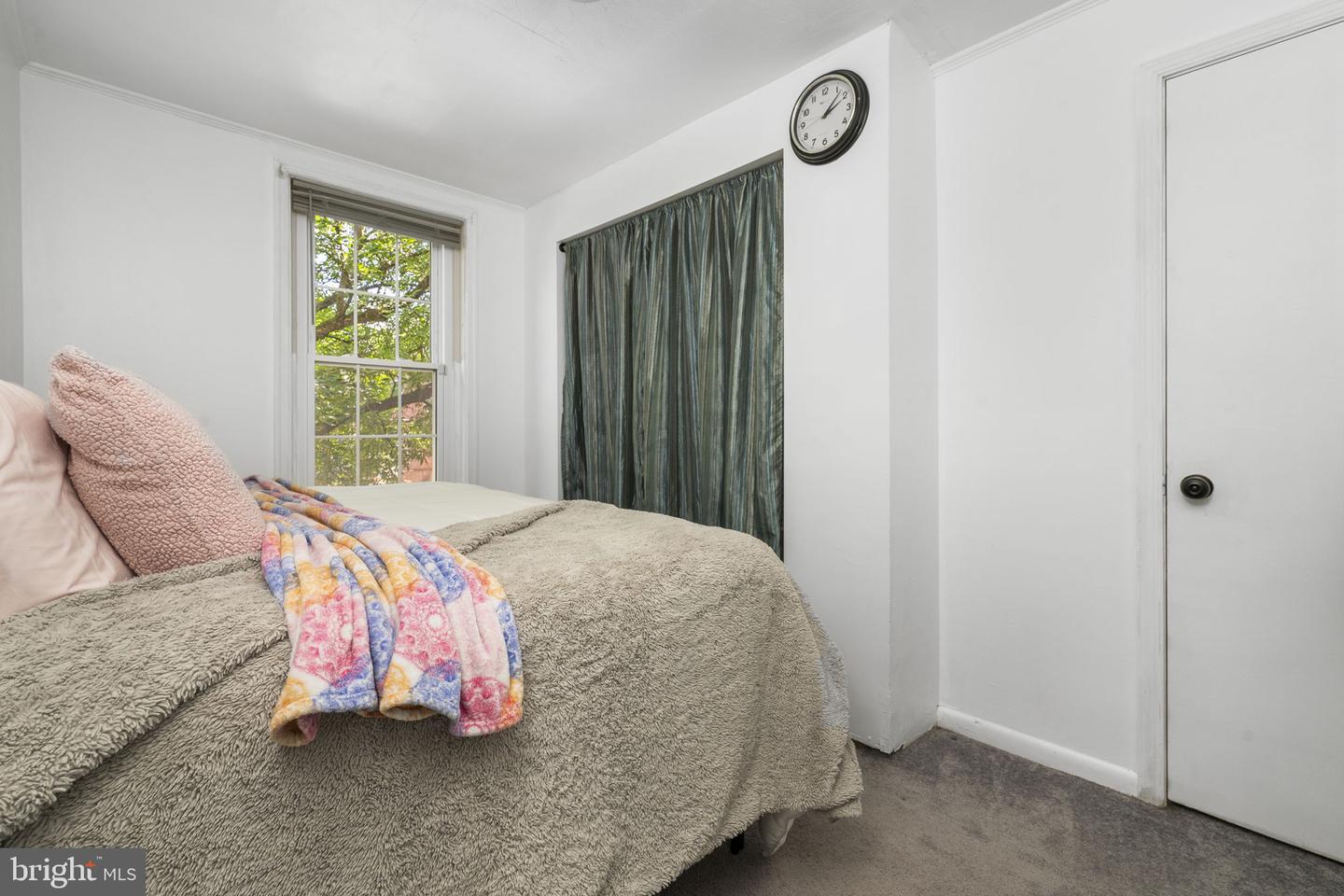 851 Queen St Property Photo 15