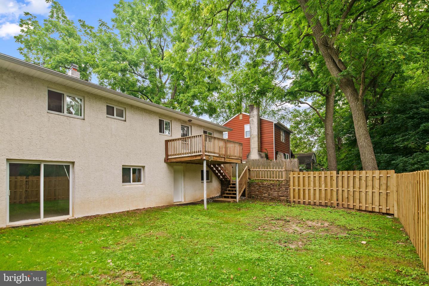 190 Maple Ave Property Photo 3