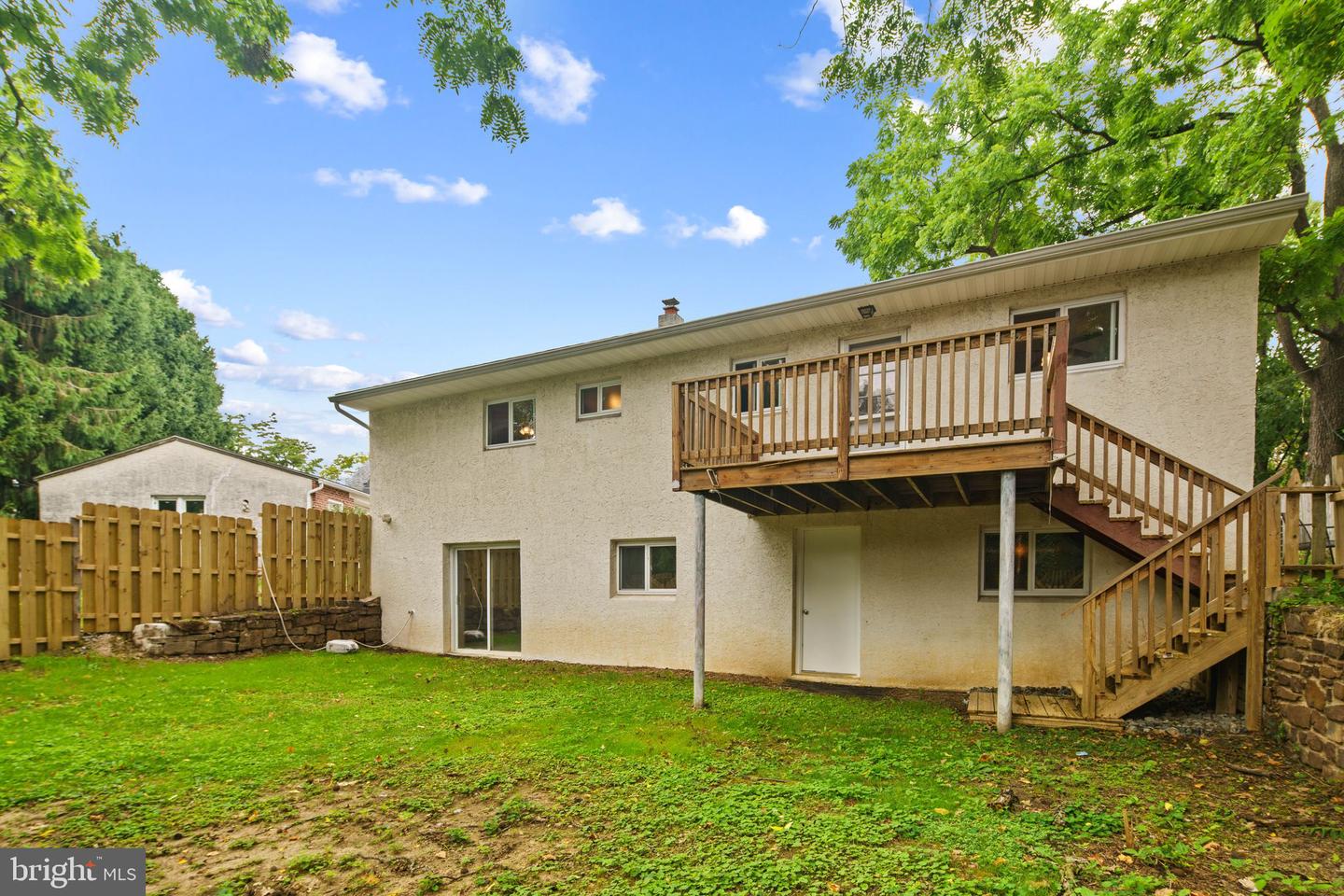 190 Maple Ave Property Photo 4