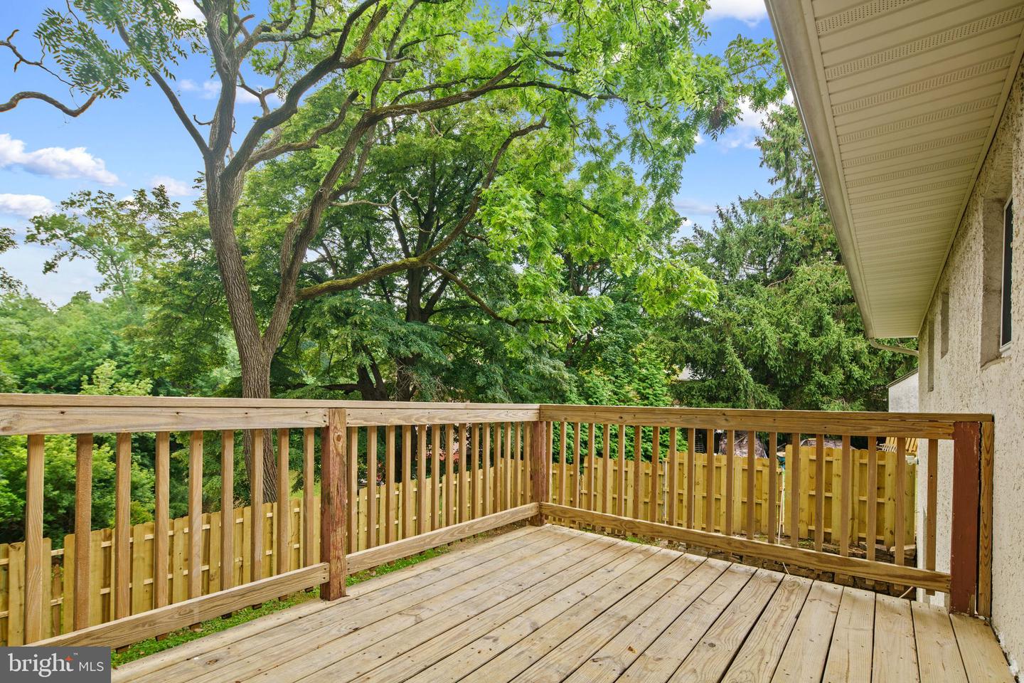 190 Maple Ave Property Photo 6