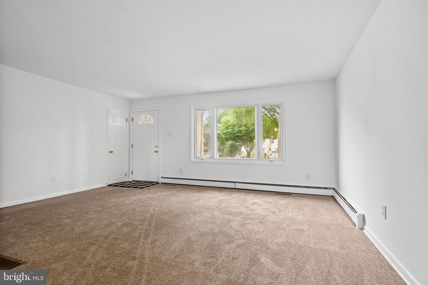 190 Maple Ave Property Photo 12
