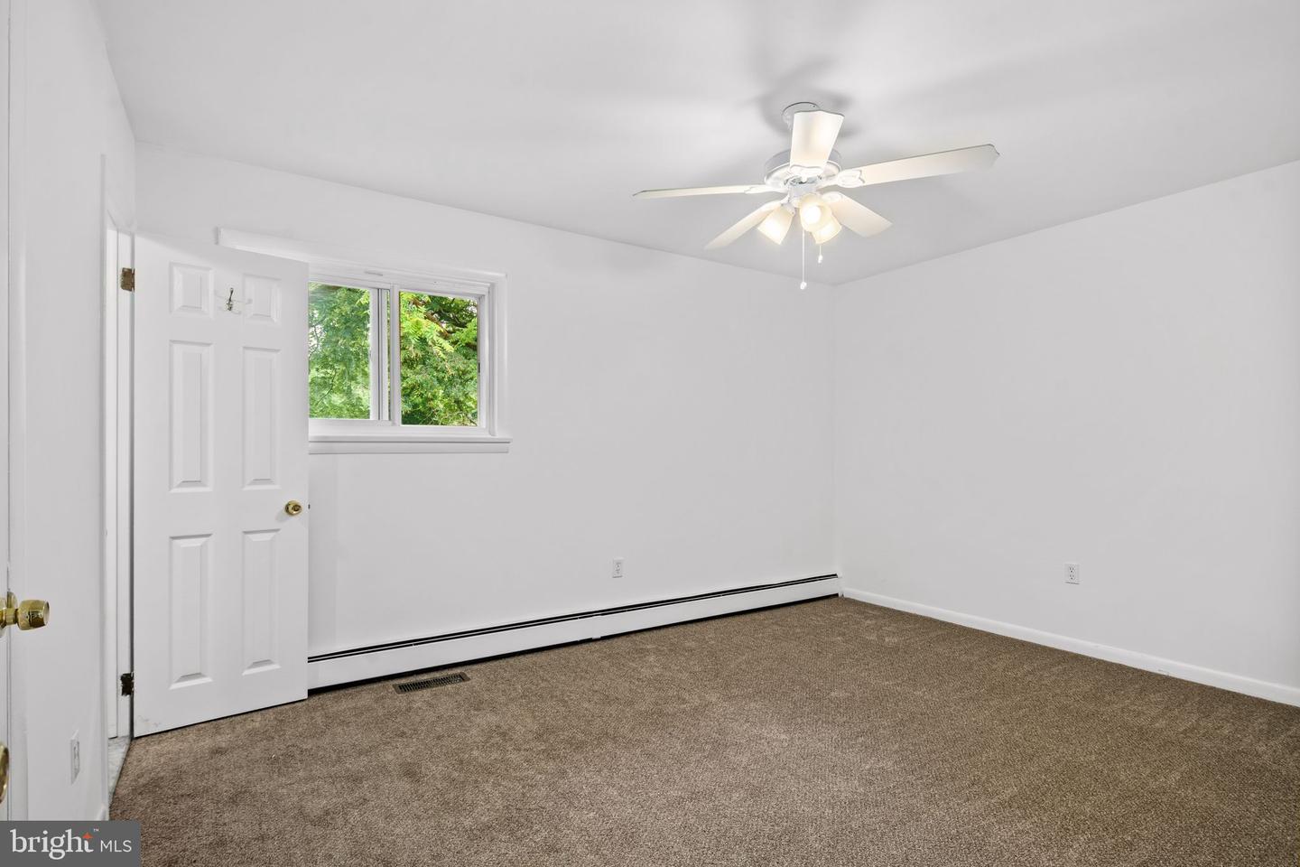 190 Maple Ave Property Photo 16