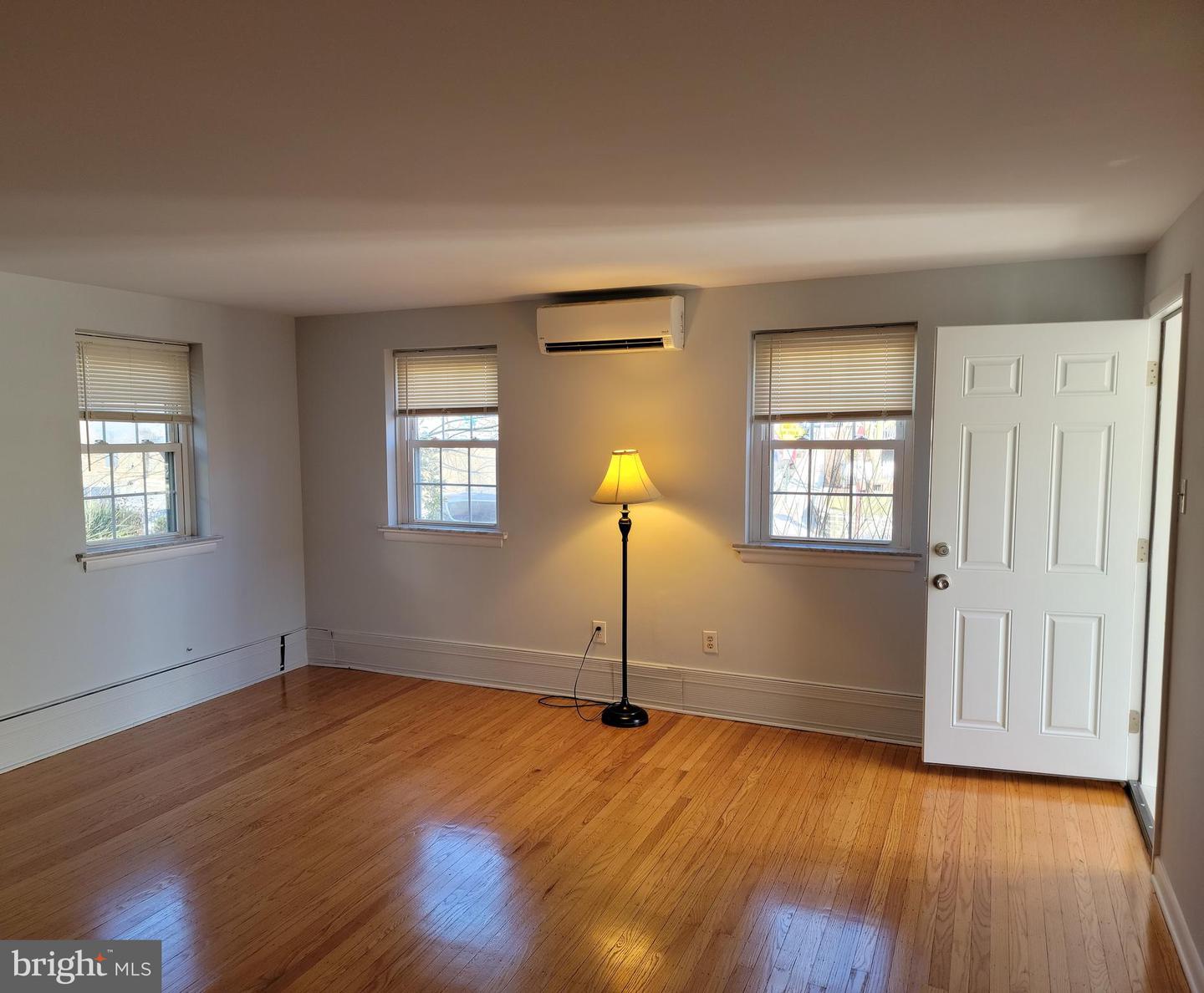 230 N Essex Ave #1st Property Photo 3