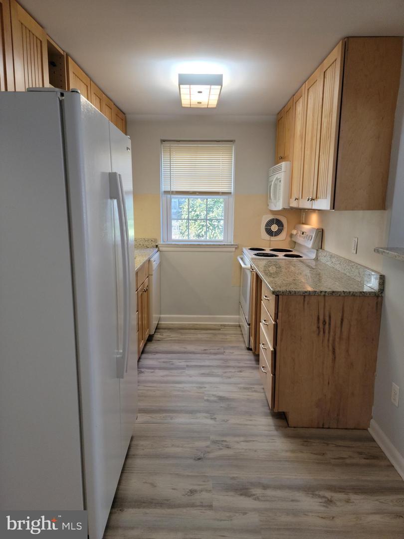 230 N Essex Ave #1st Property Photo 7