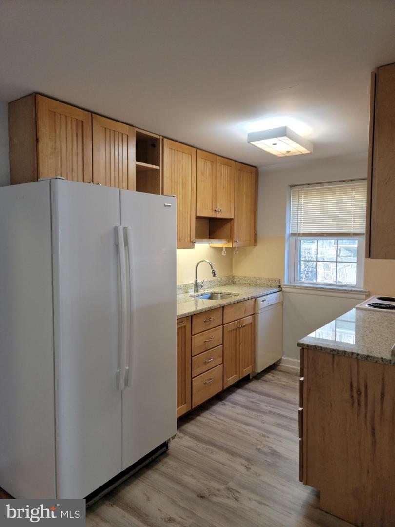 230 N Essex Ave #1st Property Photo 8