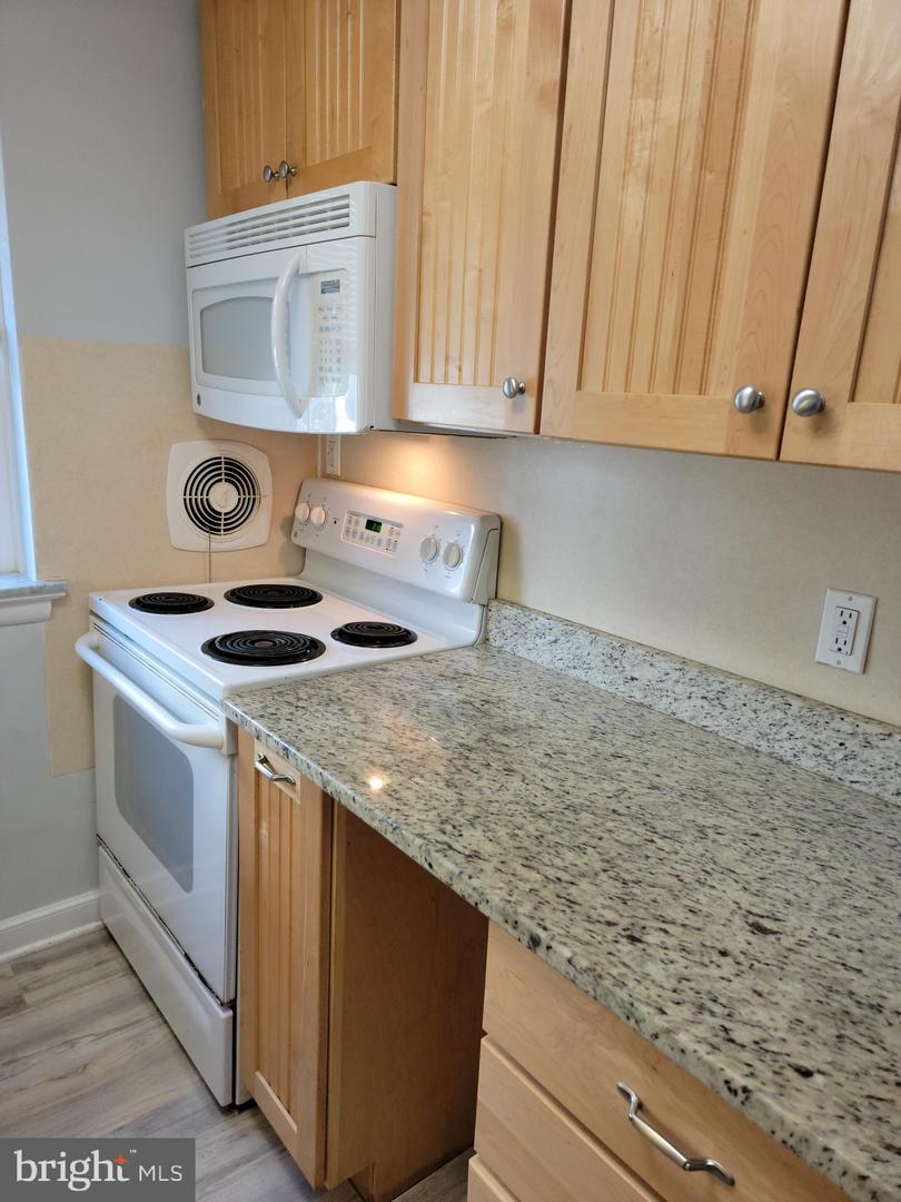 230 N Essex Ave #1st Property Photo 9