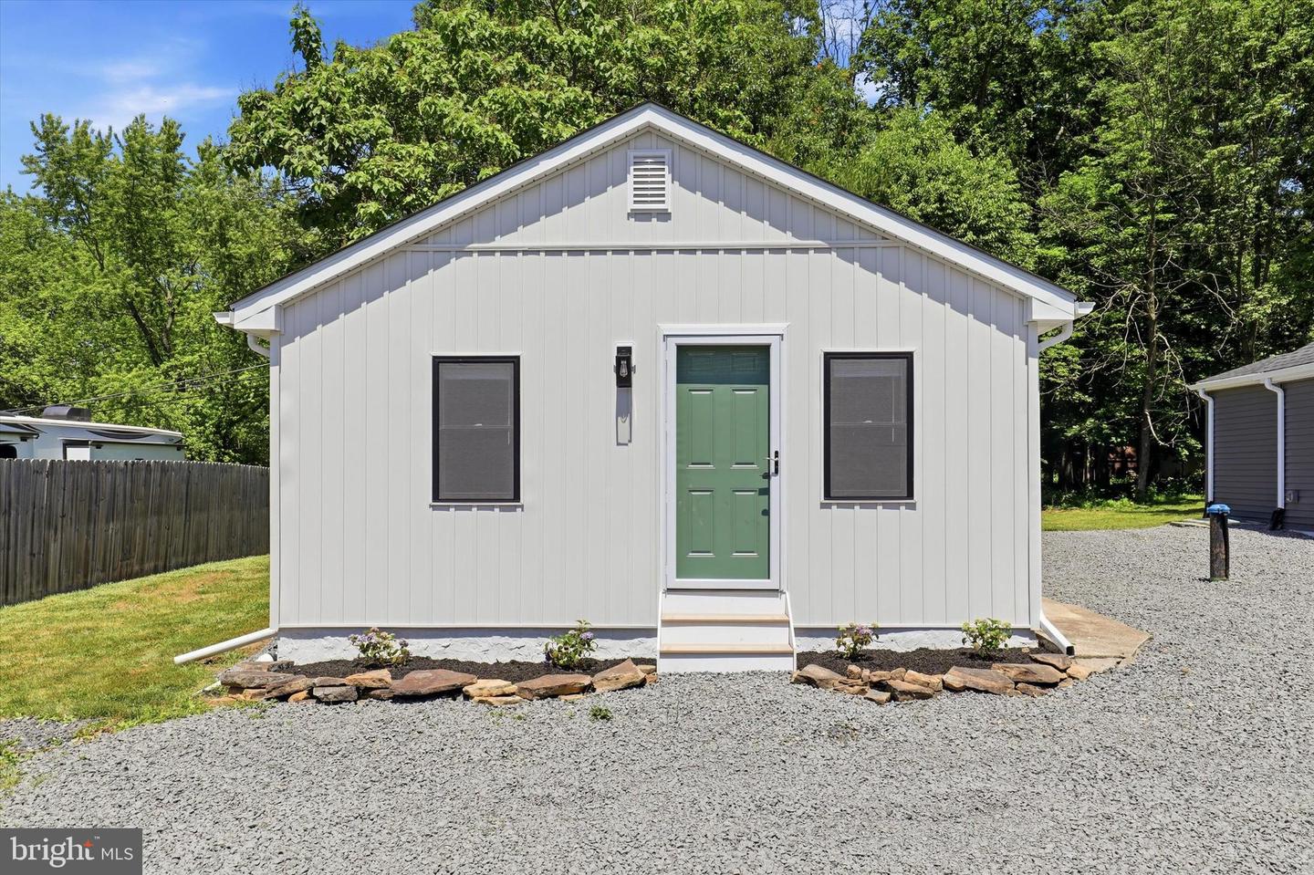 1605-e N Line Property Photo 1