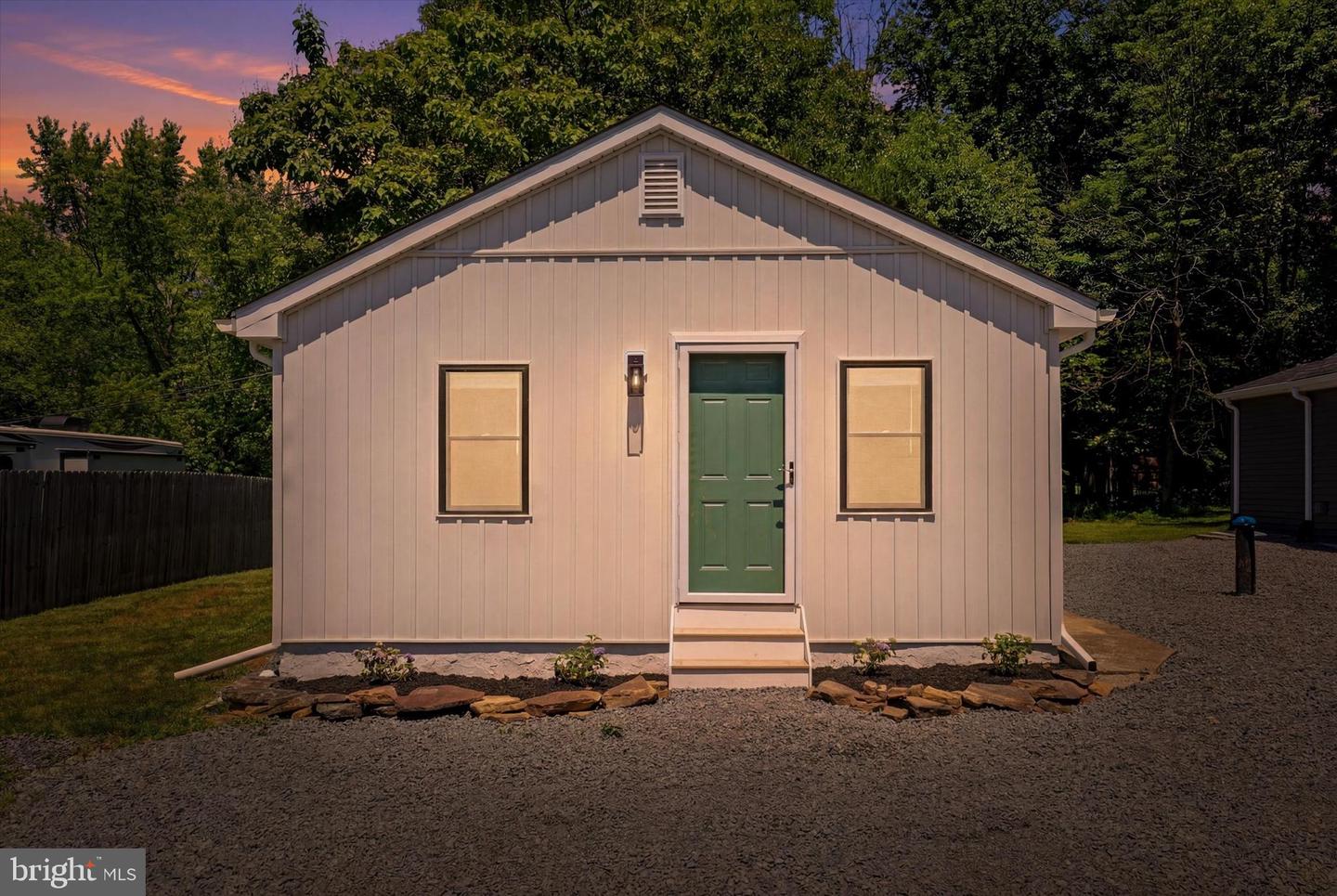 1605-e N Line Property Photo 2