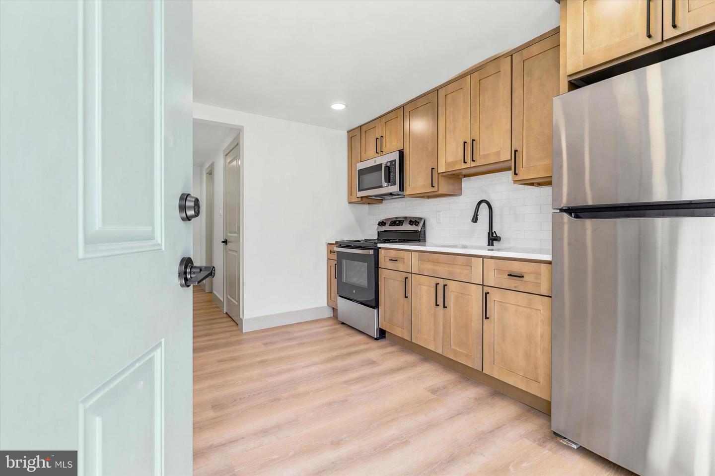 1605-e N Line Property Photo 7