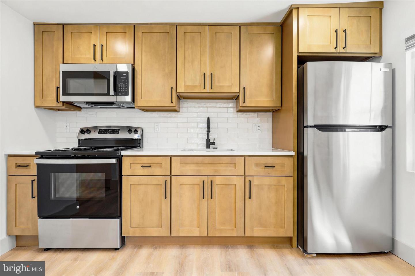 1605-e N Line Property Photo 8