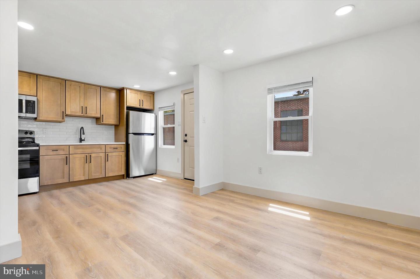1605-e N Line Property Photo 10