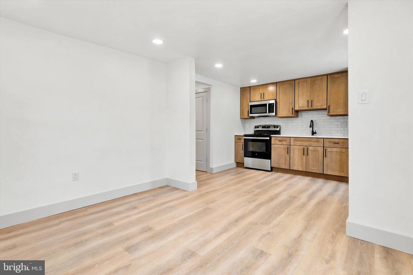 1605-e N Line Property Photo 11