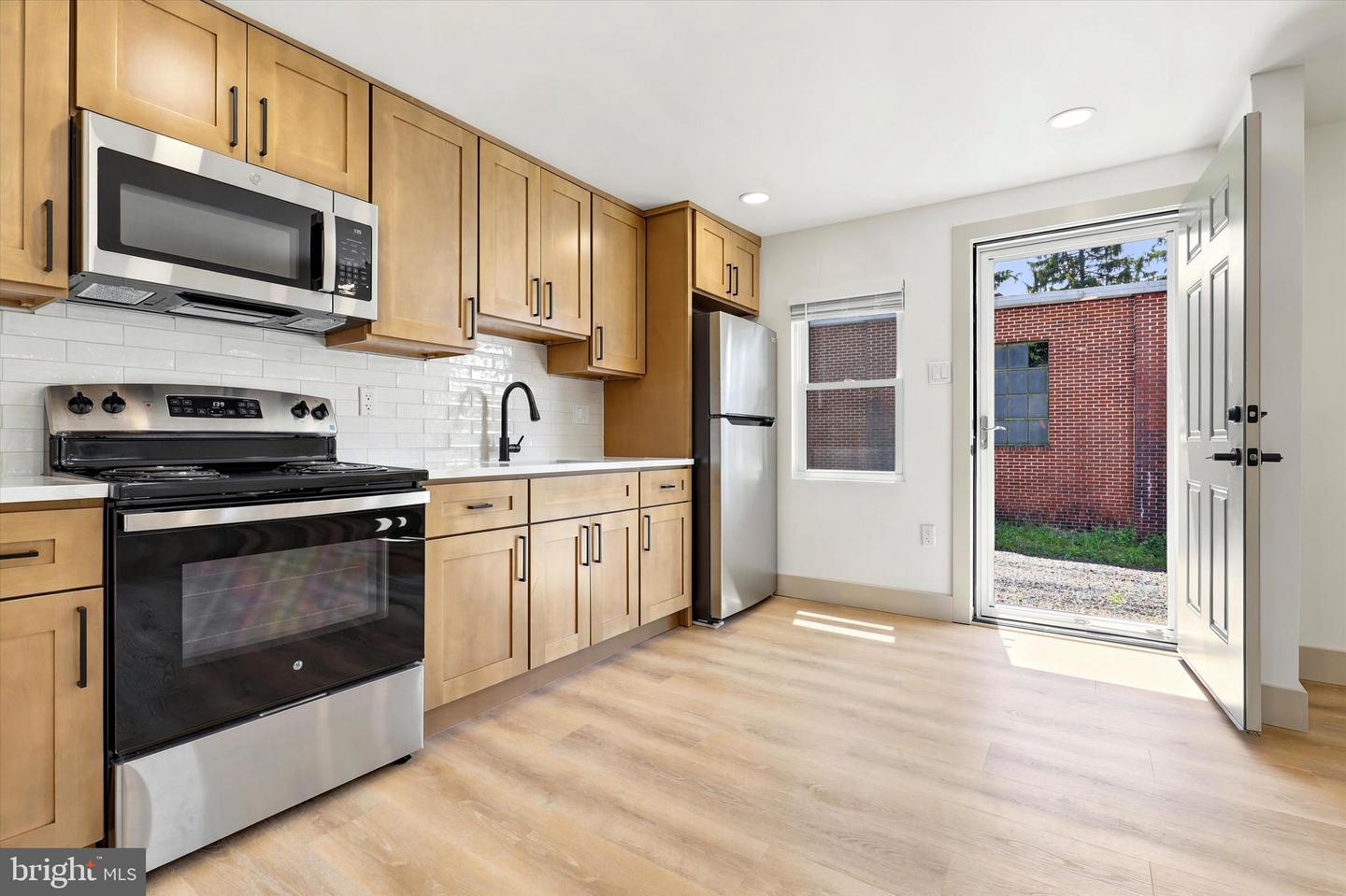 1605-e N Line Property Photo 12