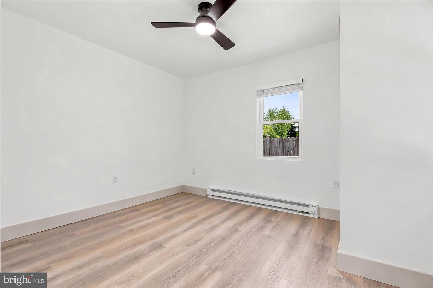 1605-e N Line Property Photo 17