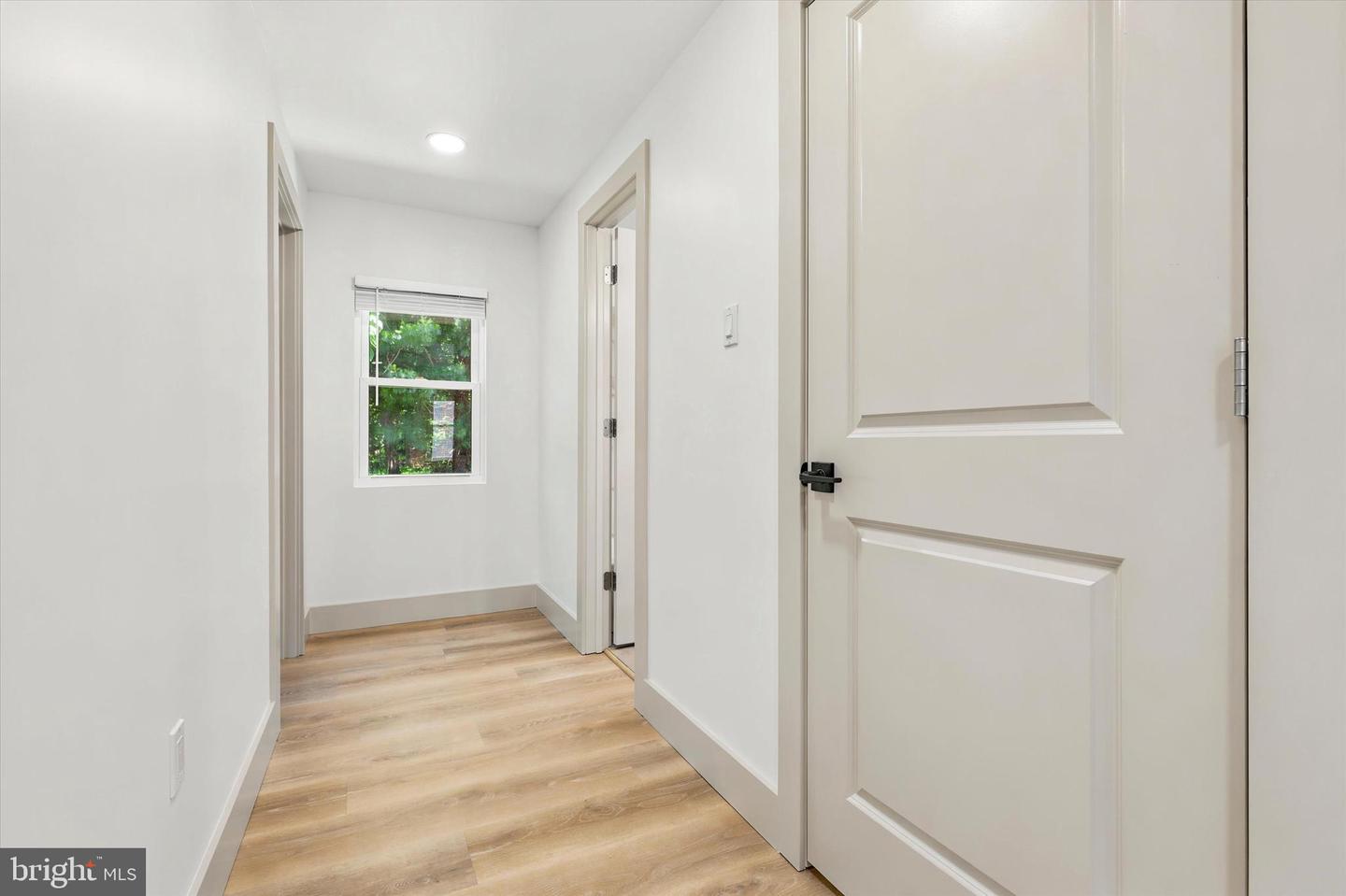 1605-e N Line Property Photo 22