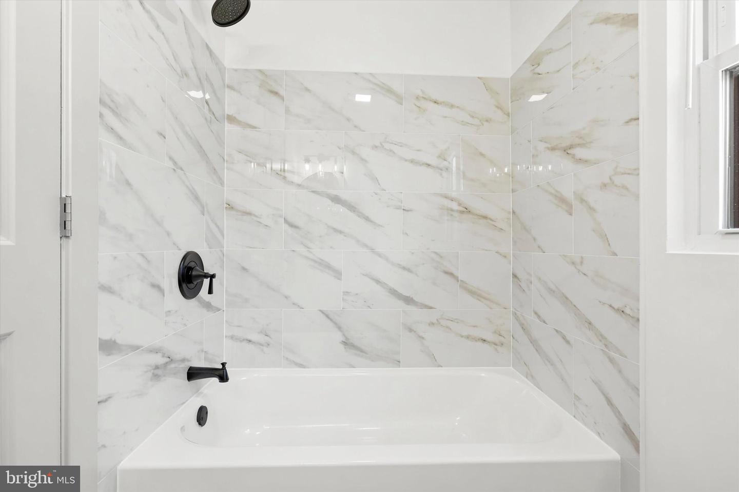 1605-e N Line Property Photo 24