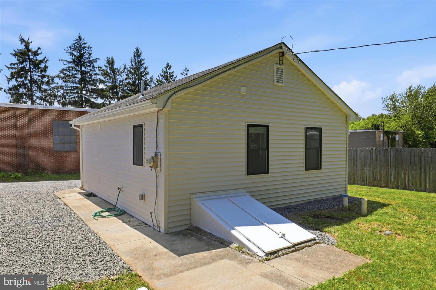 1605-e N Line Property Photo 27