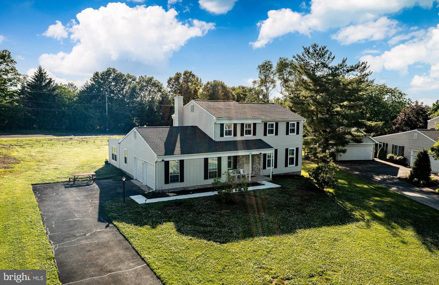 1146 Squires Way Property Photo 3