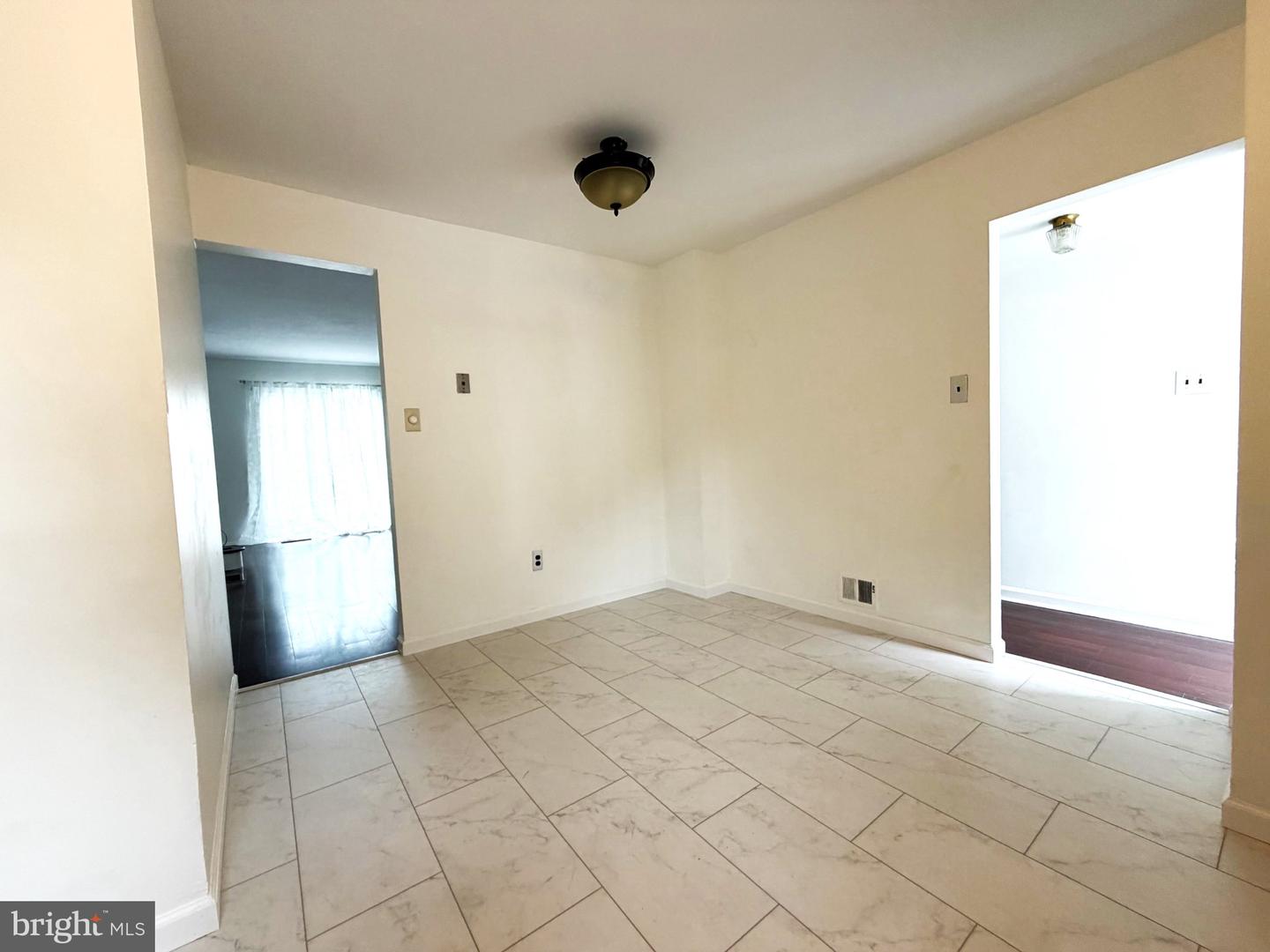 422 Village Ln Property Photo 6