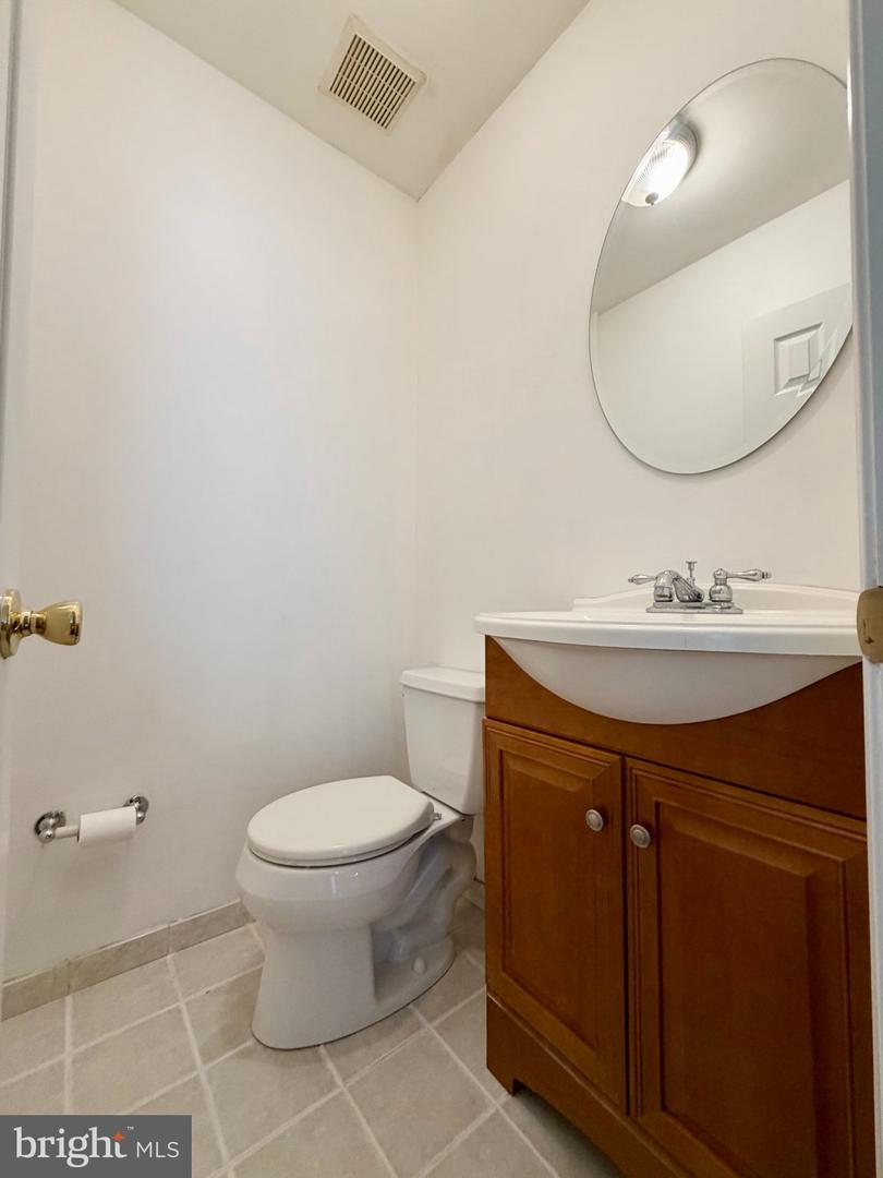 422 Village Ln Property Photo 10