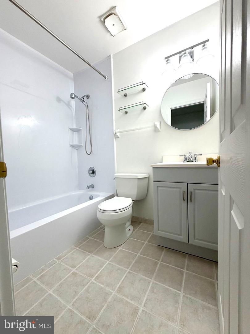 422 Village Ln Property Photo 14