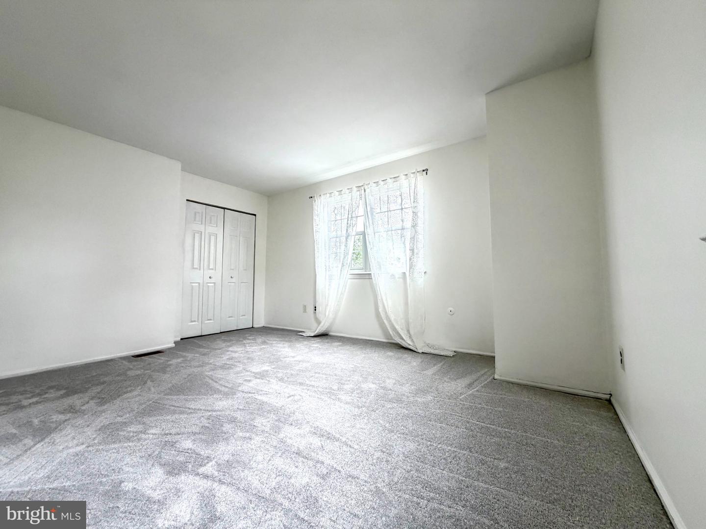 422 Village Ln Property Photo 16
