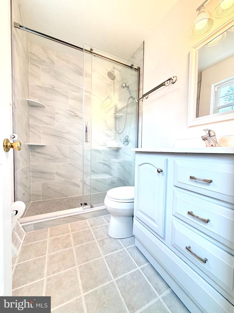 422 Village Ln Property Photo 17