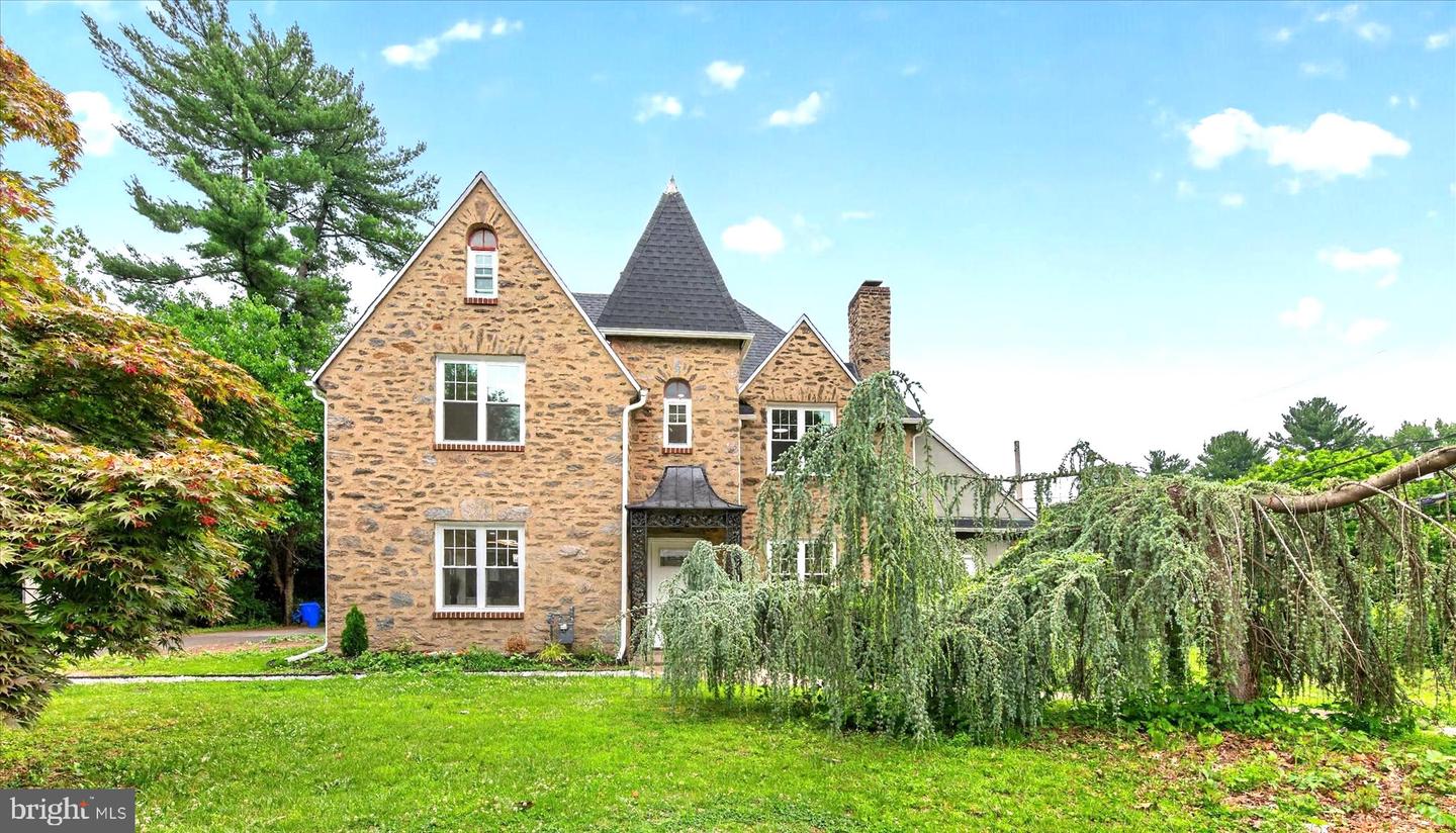 401 Carlton Ave Property Photo 1