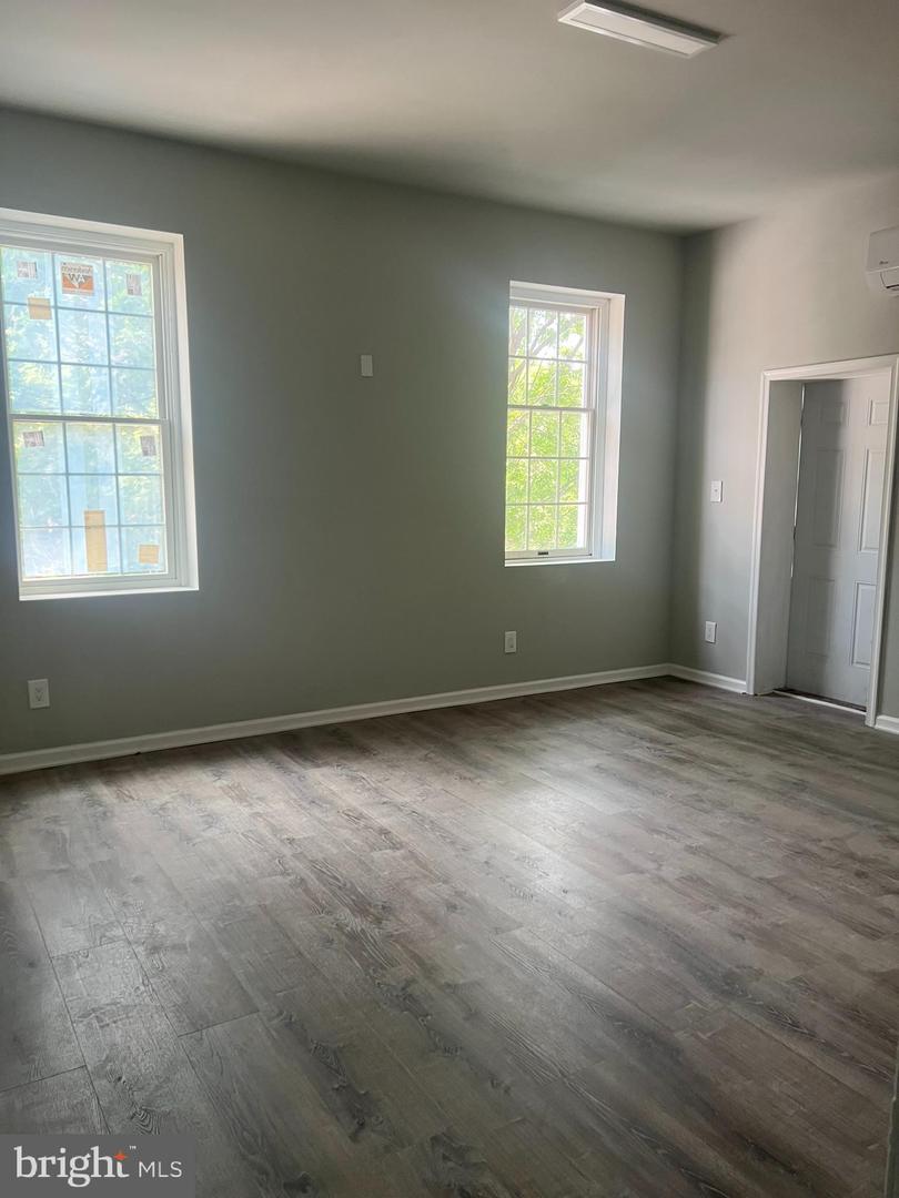 625 DEKALB ST #4 Property Photo 1