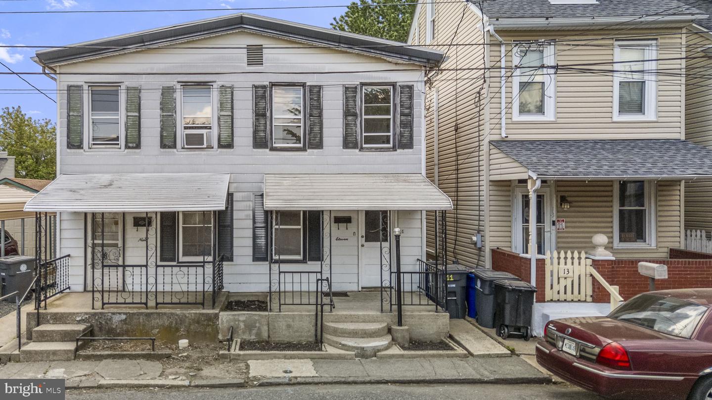11 S PLUM ST