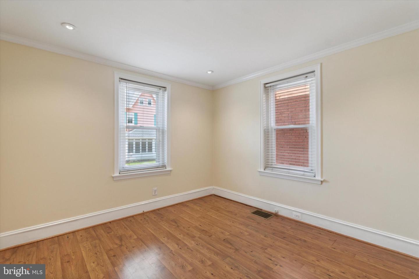 925 County Line Road Property Photo 4