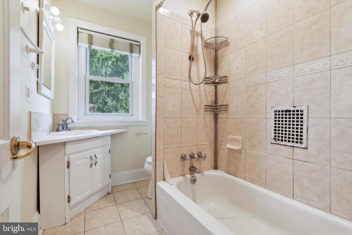 925 County Line Road Property Photo 13