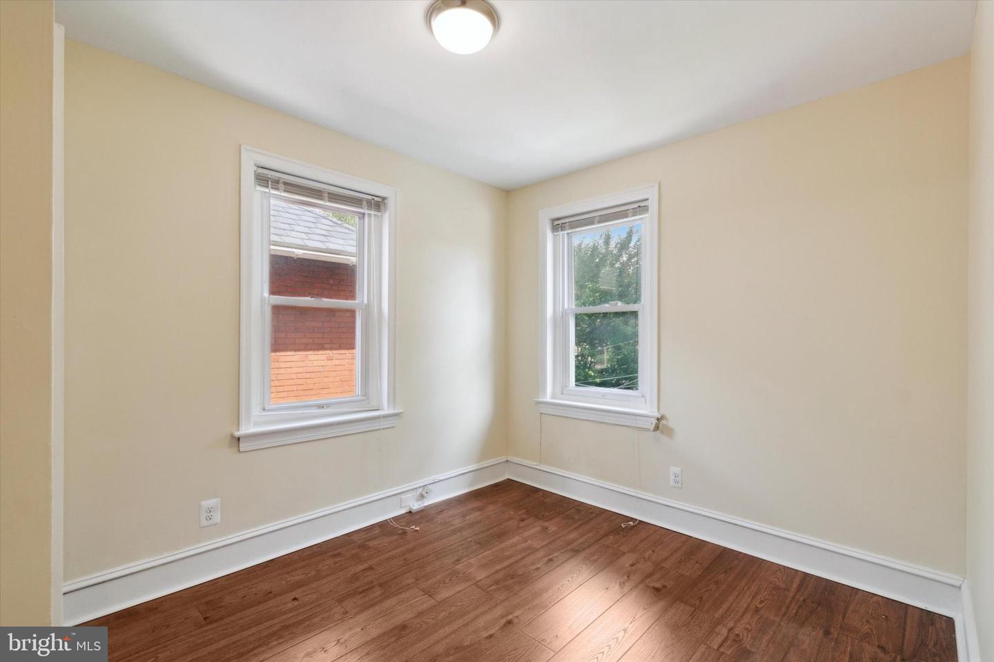 925 County Line Road Property Photo 14