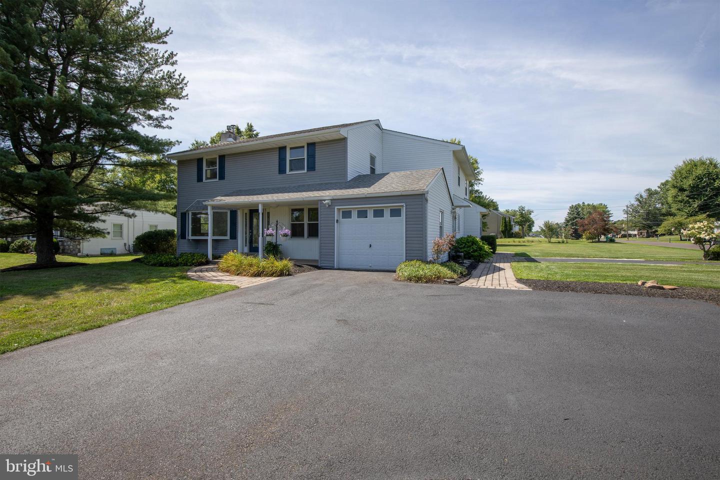 1118 Clymer Rd Property Photo 2
