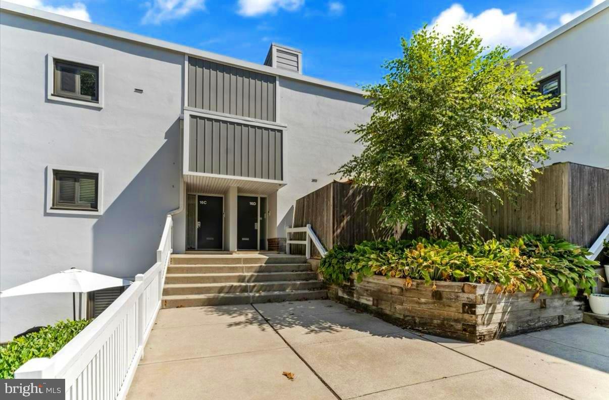 1750 OAKWOOD TER #16C Property Photo 1